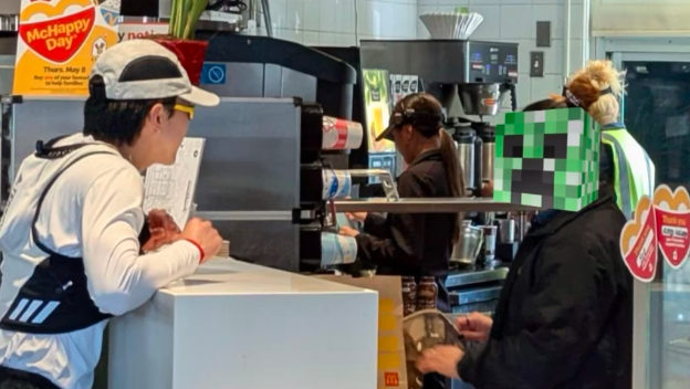 缩略图 | 加拿大亚裔小伙8小时跑遍21家麦当劳，只为这事！网友：太疯了