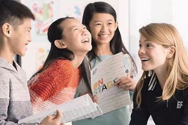 缩略图 | 当心外教！通缉犯到中国竟成万人迷