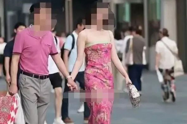 缩略图 | 国企领导牵手门的董小姐：你才不是一个没有故事的女同学