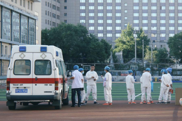 缩略图 | 疫情下的北京一瞥：从隔离病房到核酸检测现场