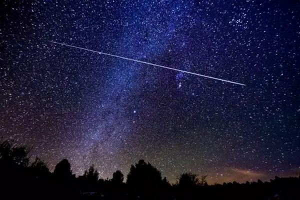 缩略图 | 一起去看流星雨：两场流星连环出现，本周迎来最佳观赏时间！