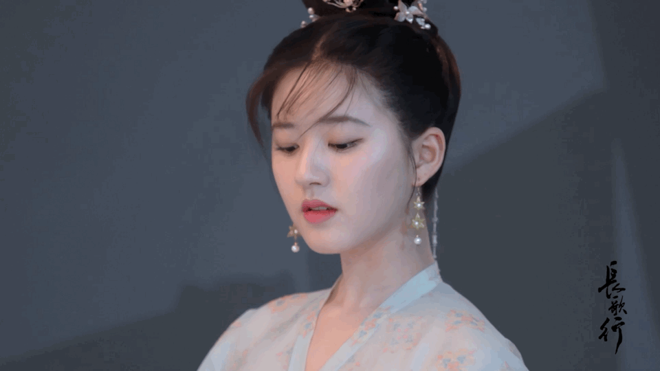 缩略图 | 赵露思病后正式复工！谈抑郁症病情：我已经成功地爬起来了！