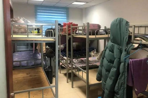 缩略图 | 流调中的北京打工人：被生活碾压在地，仍选择留下