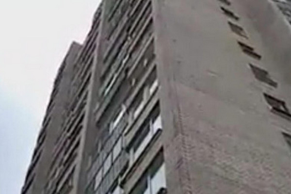 缩略图 | 情侣做爱双双从9楼摔下 女死男没事回派对继续嗨