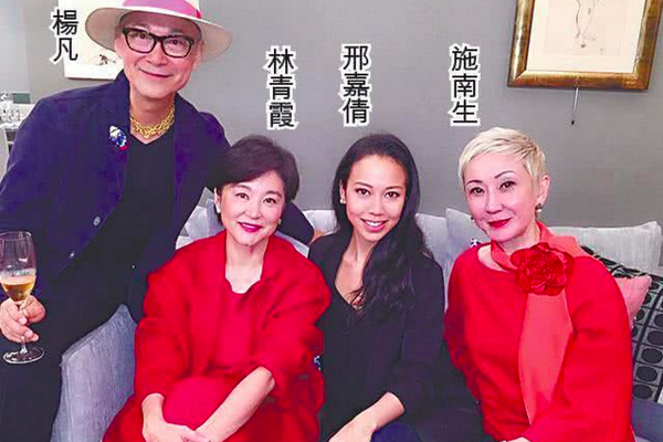 缩略图 | 64岁林青霞与67岁施南生同框比美，玉镯太抢镜了