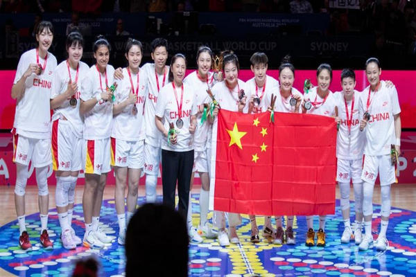 缩略图 | 六年前“史上最差”，如今中国女篮留下神迹！