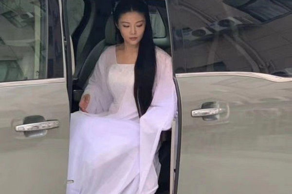 缩略图 | “大嫂”徐冬冬要演小龙女？网友：更像女鬼