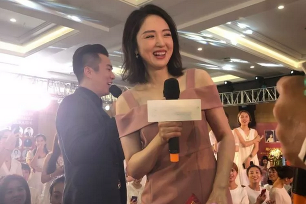 缩略图 | 董璇离婚后首发文 宣传亲子餐厅只字未提前夫