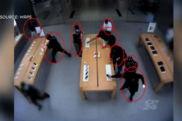 缩略图 | 加拿大商场苹果店遭疯狂“0元购”：iPhone 15被洗劫一空