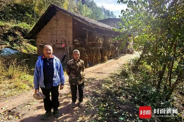 缩略图 | 一家三口被亲戚拐卖，30年后父女重聚！人贩子以为“他早死了”！