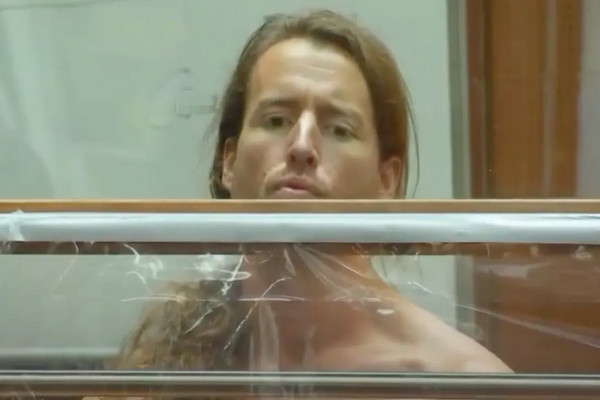 缩略图 | “好莱坞富二代”涉嫌谋杀分尸华裔妻子及岳父母，听证会前在狱中自杀！