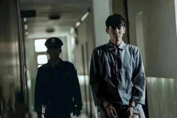 缩略图 | 吴亦凡监狱生活曝光：监控下大小便，一个人崩溃入睡