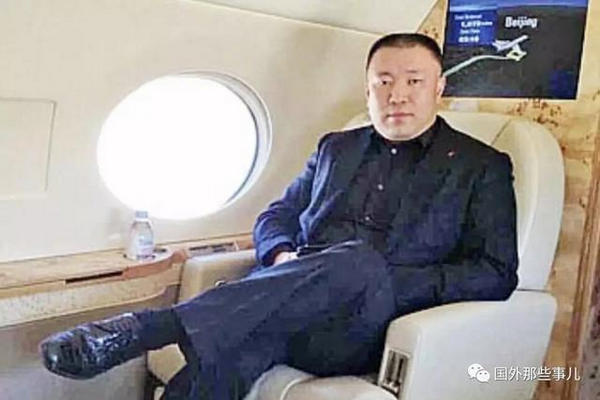 缩略图 | 加拿大华人富豪被电锯分尸108块，死后7名女子带娃争遗产！