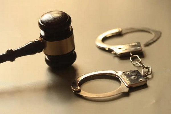 缩略图 | 警察玩忽职守致强奸案未及时侦破，当事女子一年后再遭嫌疑人性侵！