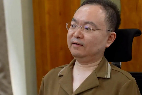 缩略图 | 蔡磊深夜发文：“已经完全没有语言能力了……”