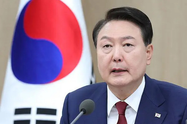 缩略图 | 千余人出动，再次抓捕尹锡悦！韩国警方已进入总统官邸内部！