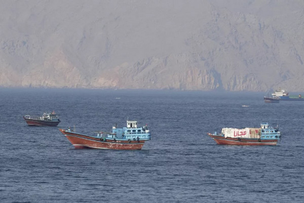 缩略图 | 海峡又封！伊朗炮打2印度船，印度怒召见伊朗大使！