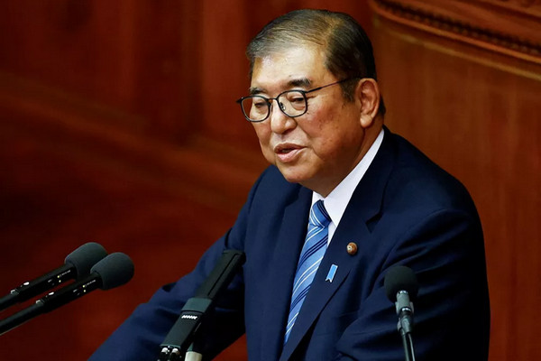 缩略图 | 日本首相石破茂发生车祸：现场画面曝光