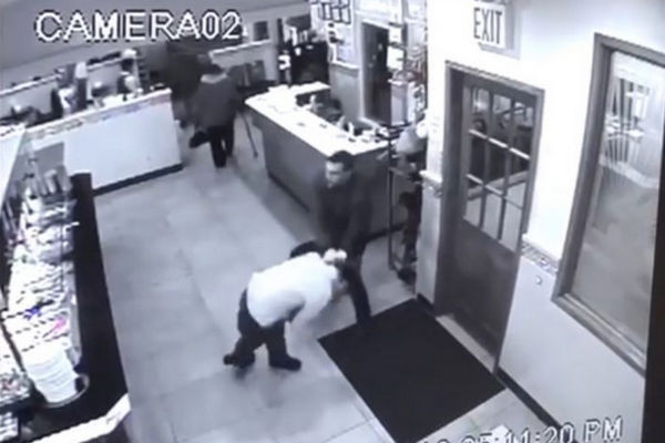 缩略图 | 纽约三名华裔被锤杀 凶手行凶过程监控首曝光