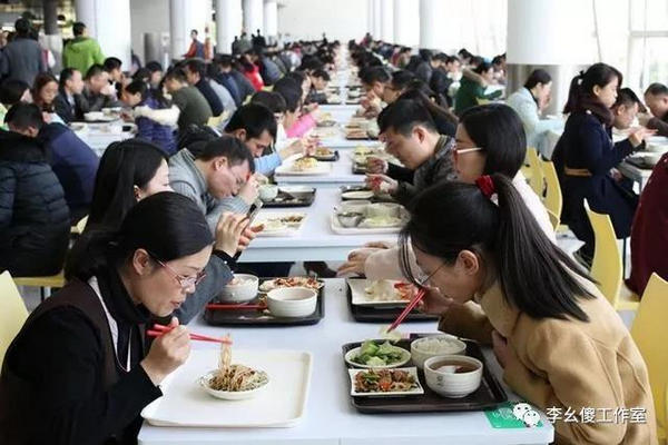 缩略图 | 我采访过的华为：那里就是办公室白领的血肉磨坊