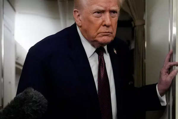 缩略图 | 特朗普称：“即刻起”对伊朗商业伙伴加征25%关税！