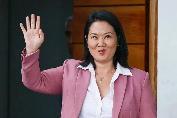 缩略图 | 总统的女儿，成为“第一夫人”，又成为总统！