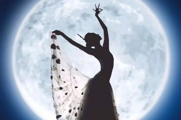 缩略图 | 这个60岁女人不婚无子，却活成了最像仙女的模样！