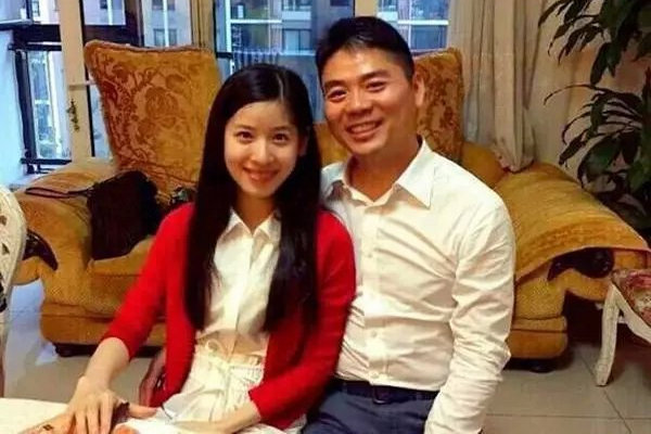 缩略图 | 隐身三个月的“奶茶妹妹”章泽天终于现身！