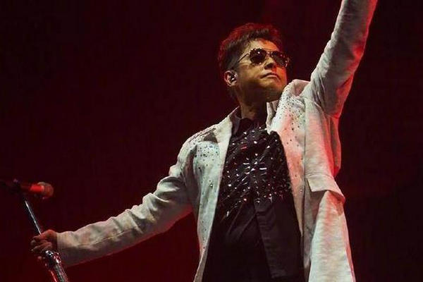 缩略图 | 谭咏麟公开扶正小三 原配隐忍20年 传已削发出家