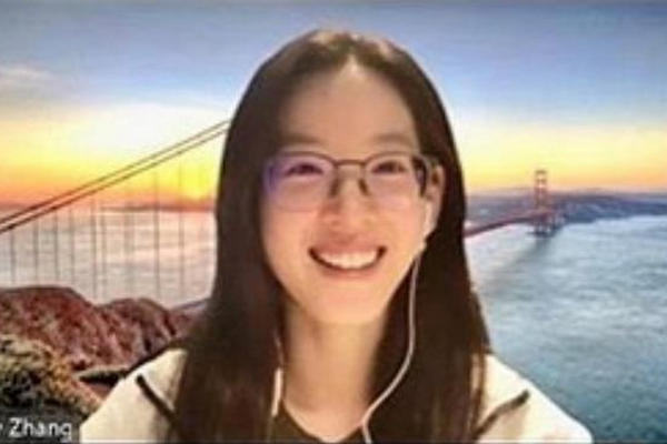 缩略图 | 章泽天成剑桥活招牌：戴眼镜素颜与同学上网课，获封最美学霸