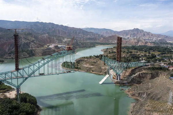 缩略图 | 尖扎黄河特大桥垮塌事故报告公布：致13人遇难3人失联，11人移送司法机关处理