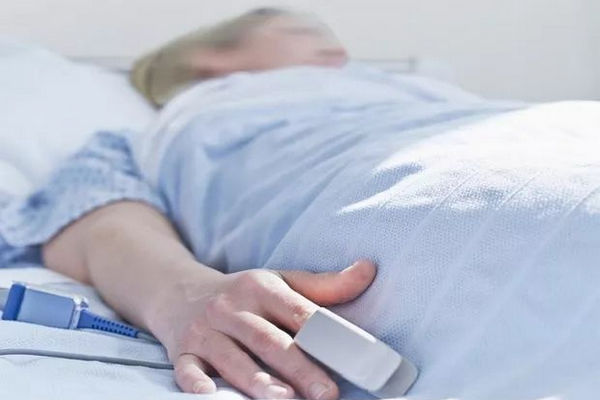 缩略图 | 植物人躺护理院10年突然怀孕，分娩前护理人员才发现她要生孩子！