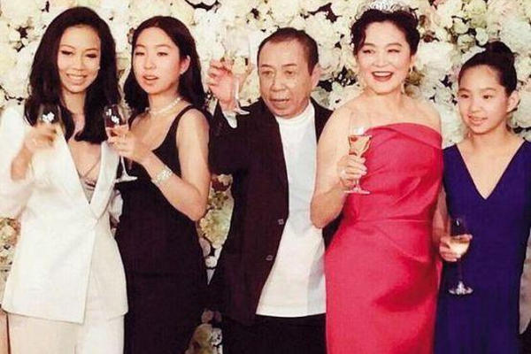 缩略图 | 林青霞斥一亿买楼送女儿 邢爱林22岁已身价5亿