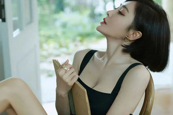 缩略图 | 44岁秦岚的爽文人生：只恋爱，不结婚，住千万豪宅