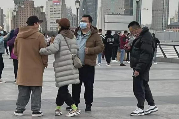 缩略图 | 娱乐圈“模范丈夫”黄渤，也忍不住出轨了？