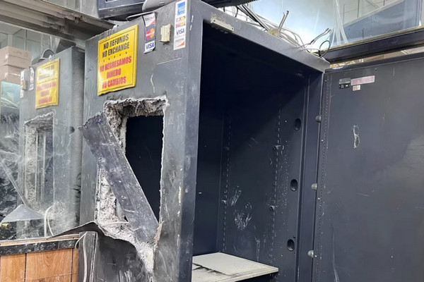 缩略图 | 窃贼挖隧道闯入洛杉矶珠宝店，盗走$2000万黄金珠宝！