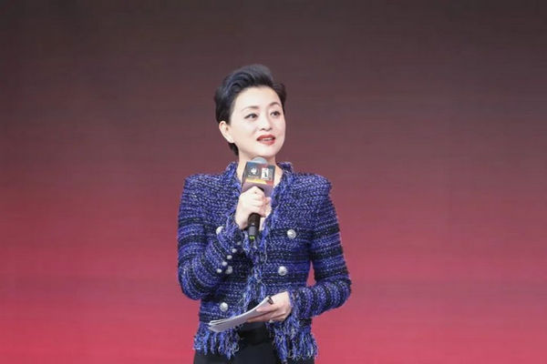 缩略图 | 曾晒护照称没移民没绿卡，杨澜名下公司数百万被冻结！