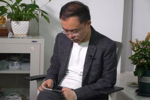 缩略图 | 京东副总裁患渐冻症：双手已无法拿笔，每天吃20多片药