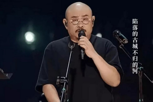 缩略图 | 从农村“复出”的刀郎，再一次打了天后那英的脸！