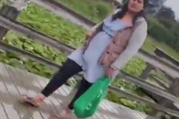 缩略图 | 加拿大印度女子往湖里狂倒垃圾惹众怒！警方找上门，罚$1000！