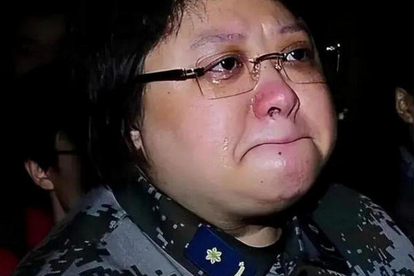 缩略图 | “走个面”彻底失控！韩红宣布退出公益行业！