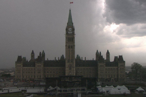 缩略图 | 【强雷暴预警】春假第一天，渥太华预计降雨量高达35毫米，随后5厘米降雪！