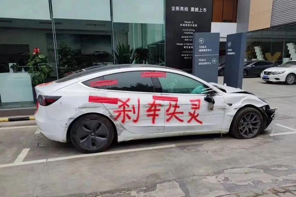 缩略图 | 特斯拉为什么总是“刹车失灵”？