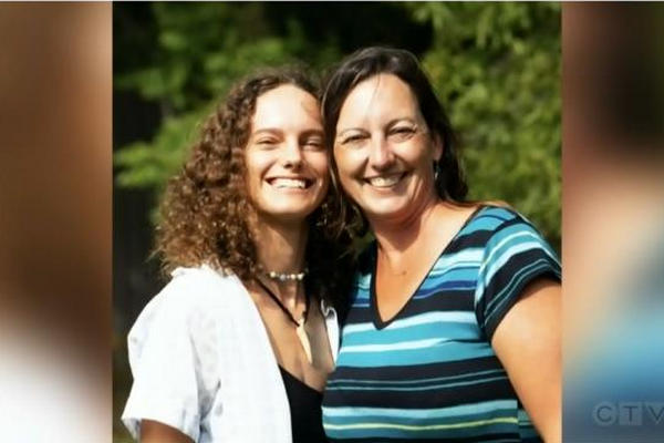 缩略图 | 22岁渥太华大学女学生自杀，母亲泪诉回忆难掩悲痛！