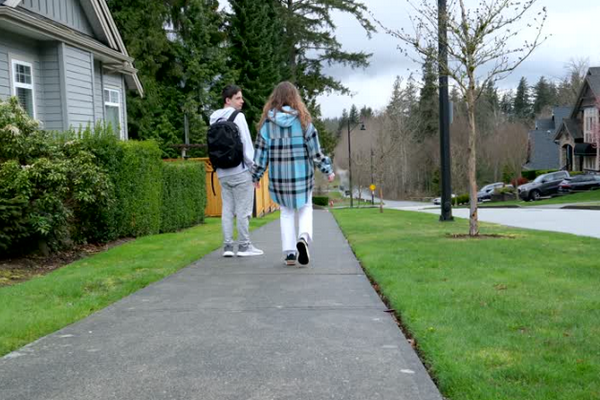 缩略图 | 加拿大13岁男生被控性侵11岁女生！监控拍到这一幕，最终判无罪！