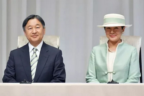 缩略图 | 天皇夫妇遭长期偷窃损失17万，“家贼”被抓后免职！