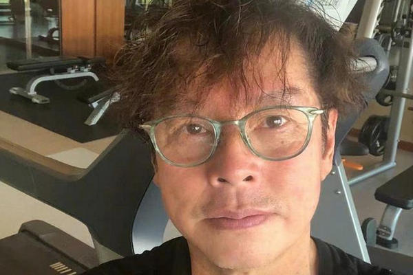 缩略图 | 71岁谭咏麟被曝跟粉丝不伦恋？女方男友发文控诉！
