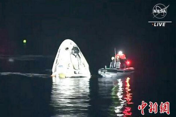 缩略图 | 4名国际空间站宇航员乘“龙”飞船成功返回地球