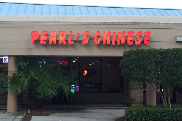 缩略图 | 他闯中餐馆挥铁锹，大喊杀光所有人，称中餐馆将放病毒！