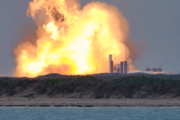 缩略图 | SpaceX 星际飞船原型机测试后猛烈爆炸，死伤不详！